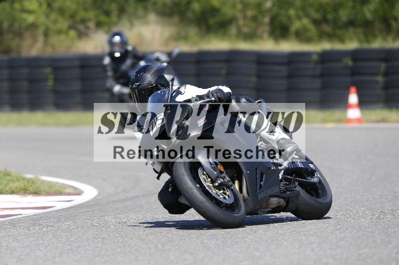 /Archiv-2025/48 25.08.2025 Cornu Master School ADR/gruen-vert/75